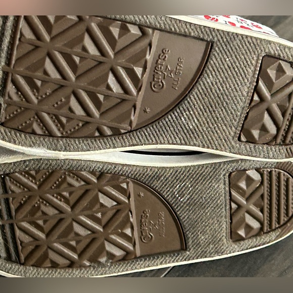 CONVERSE I ❤️ NY toddler size 9 high top canvas shoes - Picture 7 of 7